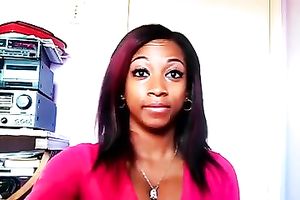 Kinky dilettante black skinned livecam hottie in jeans shows off her butt