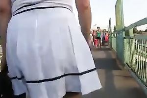 Following hawt slim hottie in short petticoat trying to watch her snatch