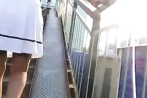 Following hawt slim hottie in short petticoat trying to watch her snatch