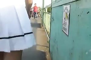 Following hawt slim hottie in short petticoat trying to watch her snatch