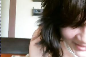 Hot dark brown playful floozy on livecam shows off her gazoo