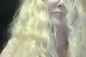 Ugly as fuck nerdy corpulent aged blond rubbed her wet crack on web camera