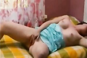 Brunette milf cant assist but groan whilst fingering her vagina