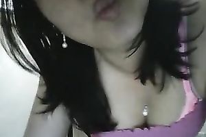 Amateur cute sweetheart flashed my ally her all body during the time that posing on livecam
