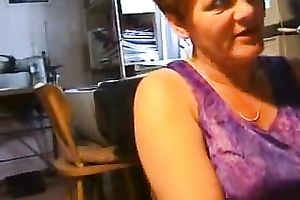 Mature trollop gives me the hottest oral-service of my life