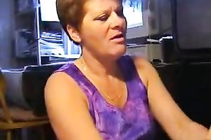 Mature trollop gives me the hottest oral-service of my life