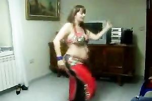 Chubby Arabic cougar slutwife abdomen dancing on the livecam