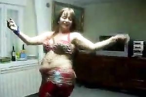 Chubby Arabic cougar slutwife abdomen dancing on the livecam