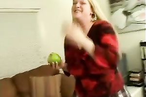 The making and backstage of making porn clips with hawt milfs
