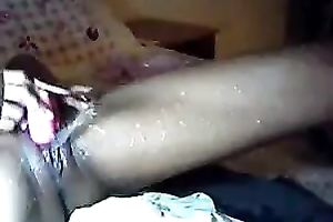 Love masturbating and squirting a big fountain out of my snatch