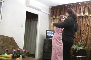 A brown-haired cheating wife gets talked into sucking a weiner