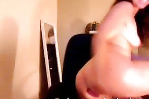 Curvy redhead web camera hottie makes great use of anal plug and sex toy