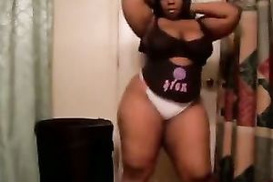 Chubby dark mamba shakes her large kewl gazoo on livecam
