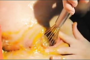 Insane anonymous doxy demonstrates how to make a cake