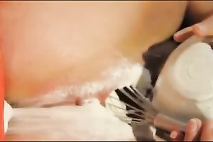 Insane anonymous doxy demonstrates how to make a cake