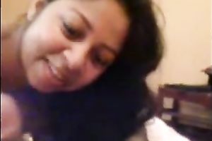 Cute and unrepining Indian girlfriend gives fleshly fellatio