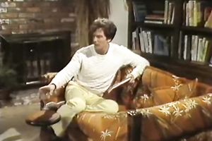 Brunette fingers and dildoes her blond ally in the baths tub