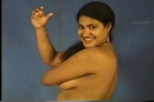 Hot Desi non-professional slut on the audition flashing her scoops