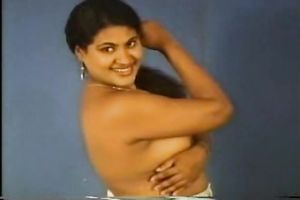 Hot Desi non-professional slut on the audition flashing her scoops