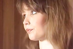 All natural sexy white babe with large natural boobies plays with her cum-hole