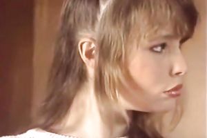 All natural sexy white babe with large natural boobies plays with her cum-hole