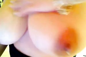 Lactating livecam beauty squeezes her giant wobblers milking 'em