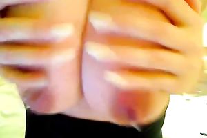 Lactating livecam beauty squeezes her giant wobblers milking 'em