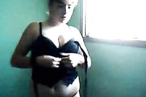 Chubby coed amateur wife exposes her body in underware in empty college room