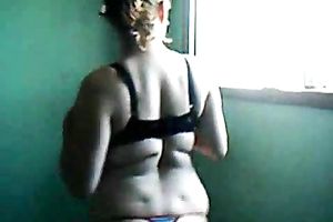 Chubby coed amateur wife exposes her body in underware in empty college room