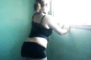 Chubby coed amateur wife exposes her body in underware in empty college room