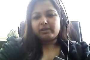 Bored serious looking web camera fatso rubs her puffy teats and milk cans