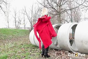Hot blond sweetie behind the sewage tubes pissing