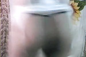 Horny wife on livecam demonstrating her hirsute snatch