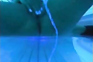 I like to masturbates after tanning my curves in solarium