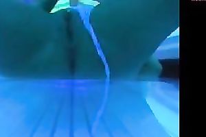 I like to masturbates after tanning my curves in solarium