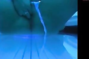 I like to masturbates after tanning my curves in solarium