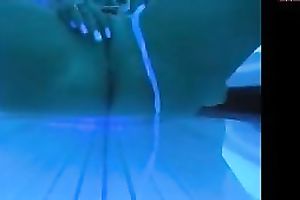 I like to masturbates after tanning my curves in solarium