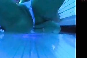 I like to masturbates after tanning my curves in solarium