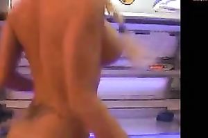 I like to masturbates after tanning my curves in solarium