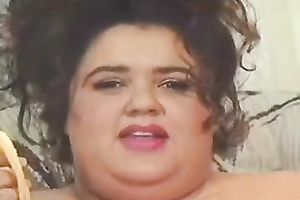 Extremely bulky big beautiful woman milf is in nature's garb flashing her twat