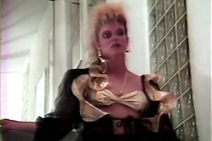 Fantastic light-haired babe demonstrates her stylish body