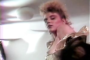 Fantastic light-haired babe demonstrates her stylish body