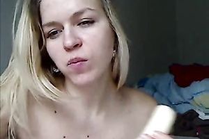 Hot golden-haired livecam sweetheart temptingly eat banana topless