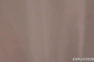 Mesmerizing non-professional white milf hottie in the shower room