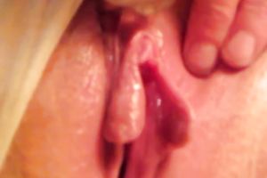 Wifey stimulates her love button and her gaping pussy with ice cube