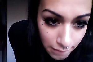 Slim ladyman with jet black hair just can't live without jerking off on cam