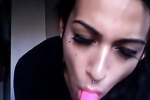 Slim ladyman with jet black hair just can't live without jerking off on cam
