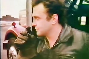 Horny playgirl just loved to engulf and ride her friend's big and chubby 10-Pounder