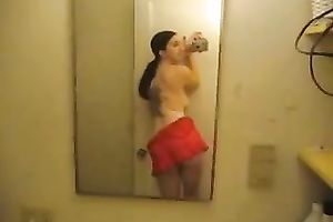 Young dilettante girlfriend films her hawt body in nature's garb in the bath