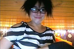 Big bottomed four eyed cam bitch is fucking her slit with her vibrator